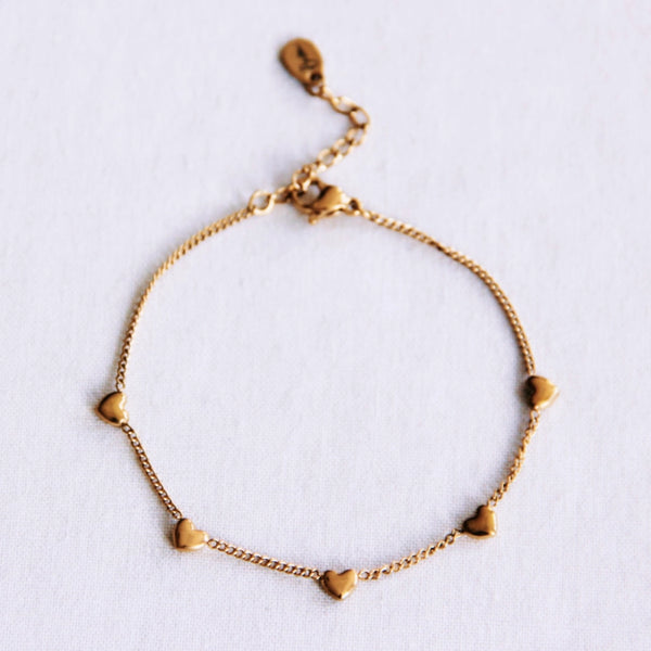 ZARTES ARMBAND MIT HERZEN